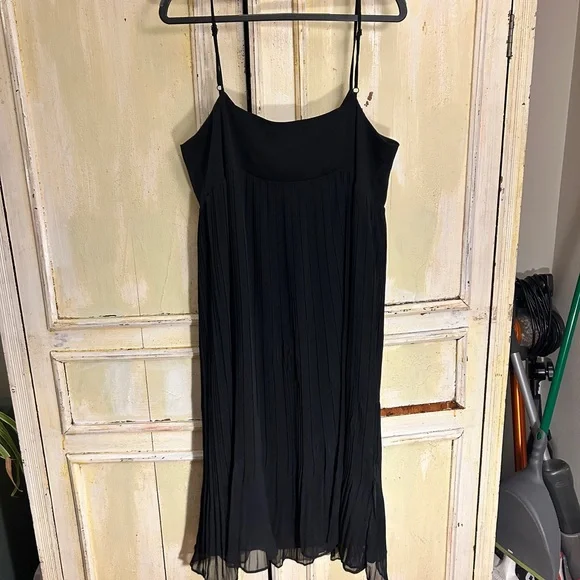 Oak + Fort Chiffon Dress with pleats - Picture 4 of 5